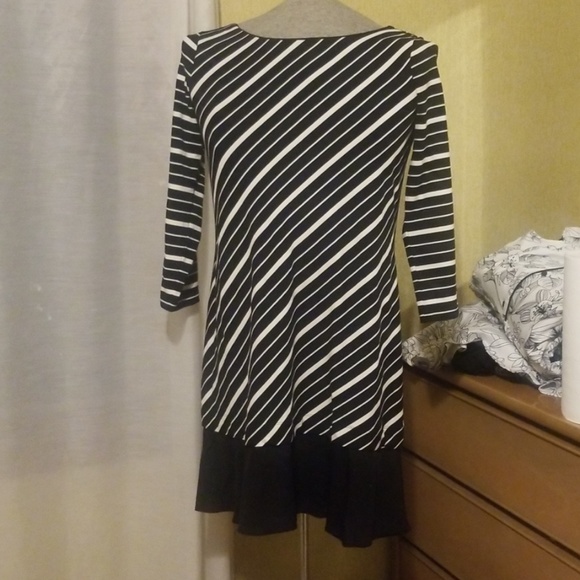 White House Black Market Dresses & Skirts - Nwt Whbm 3/4 sleeve diagonal stripe dress